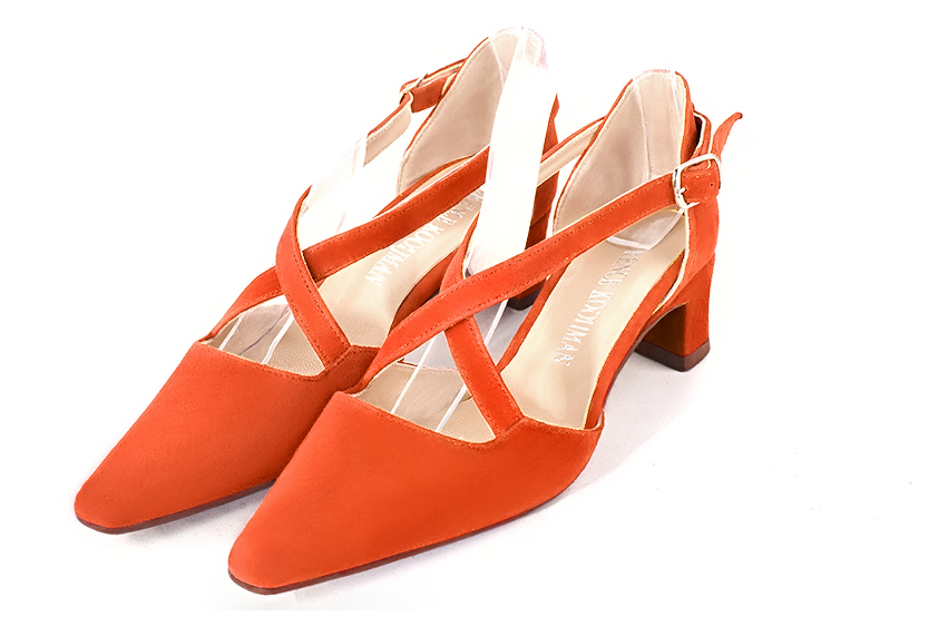 Clementine orange women's open side shoes, with crossed straps. Tapered toe. Low kitten heels. Front view - Florence KOOIJMAN